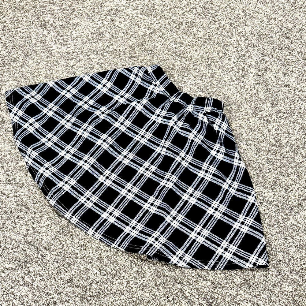 Girls plaid slip on skirt. Elastic waistband. Never worn. Girls size 11/12